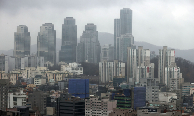 지난 19일 오후 서울 강남구 아파트 단지 일대. 연합뉴스