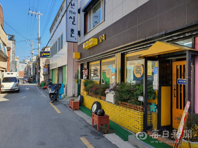 최근 TV프로그램 방영 등으로 입소문을 타고 있는 포항 꿈틀로. 신동우기자