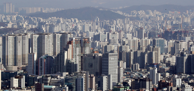 서울 남산에서 바라본 강북 아파트. 연합뉴스