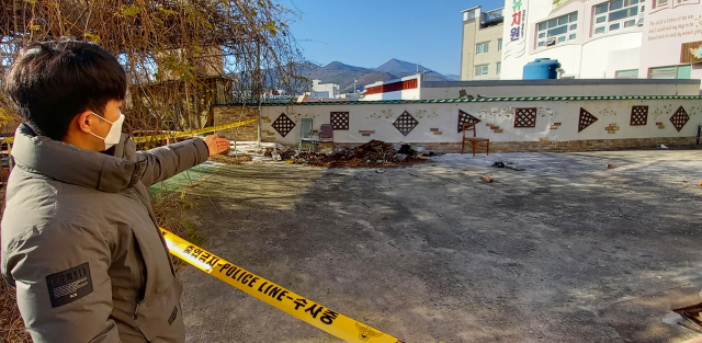 8일 오전 3시께 경남 양산시 북부동에 있는 한 재개발구역 교회 담벼락 쓰레기더미에서 훼손된 시신이 발견됐다. 사진은 시신이 발견된 교회 부지. 연합뉴스