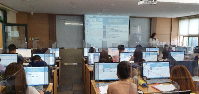 영남이공대 평생직업교육혁신사업단에서 수강생들이 직업교육 과정 수업을 듣고 있다. 영남이공대 평생직업교육혁신사업단 제공