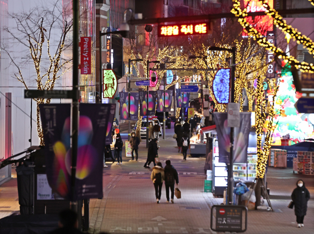 서울 중구 명동 거리 일대가 한산하다. 연합뉴스