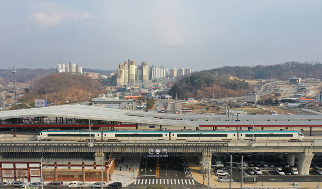 중앙선 복선 전철사업 준공으로 서울 청량리~안동 구간이 2시간대 시대를 활짝 열었다. 안동시는 