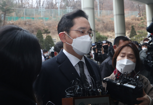 이재용 삼성전자 부회장이 18일 오후 서울 서초구 서울고등법원에서 열린 