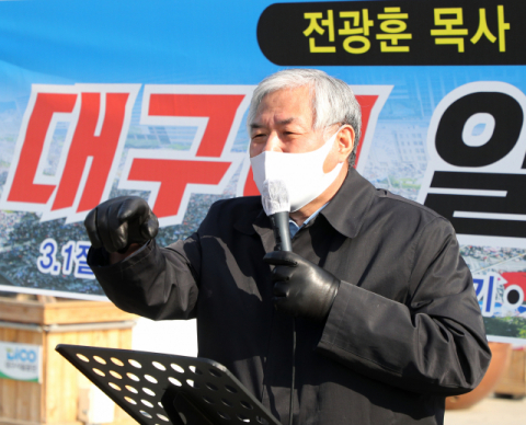 3·1절 범국민대회를 위한 전국 순회 행사의 일환으로 19일 오전 전북 전주의 한 교회를 찾은 전광훈 사랑제일교회 목사가 설교를 하고 있다. [유튜브 화면 캡처. 재판매 및 DB 금지] 연합뉴스