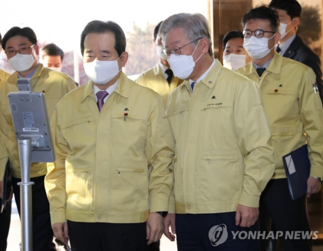 정세균 국무총리(왼쪽)와 이재명 경기도지사(오른쪽). 연합뉴스