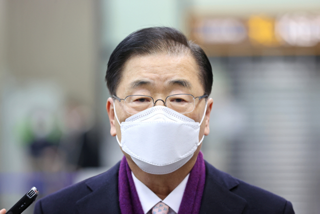 정의용 외교부 장관 후보자가 2일 오후 서울 종로구 외교부 청사 인근 사무실 로비에서 