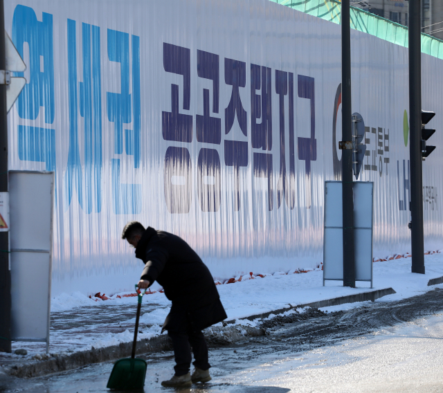 정부가 25번째 발표한 도심 주택 공급방안의 핵심은 역세권·준공업지역·저층주거지에서 공공기관이 부지를 확보하고 사업을 추진하는 도심공공주택복합사업이다. 연합뉴스