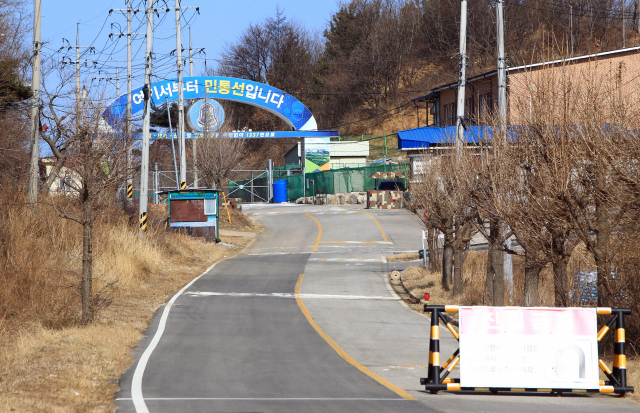 북한 남성이 붙잡혔던 지난 16일 강원 고성지역 민통선 일대에 적막감이 감돌고 있다. 연합뉴스