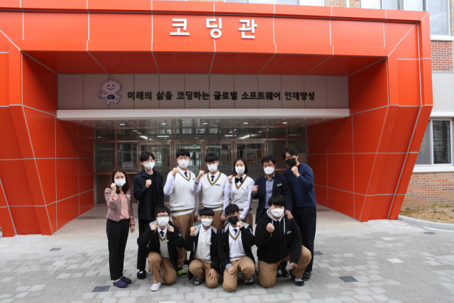개교 한 달만에 