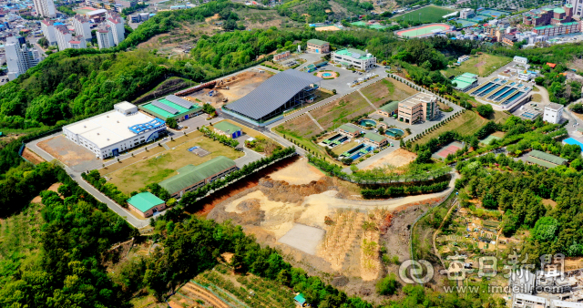 경산시는 안전하고 깨끗한 수돗물 공급을 위해 경산장수장 시설을 확장했고, 고도화사업을 하고 있다. 사진은 경산정수장 전경. 경산시 제공