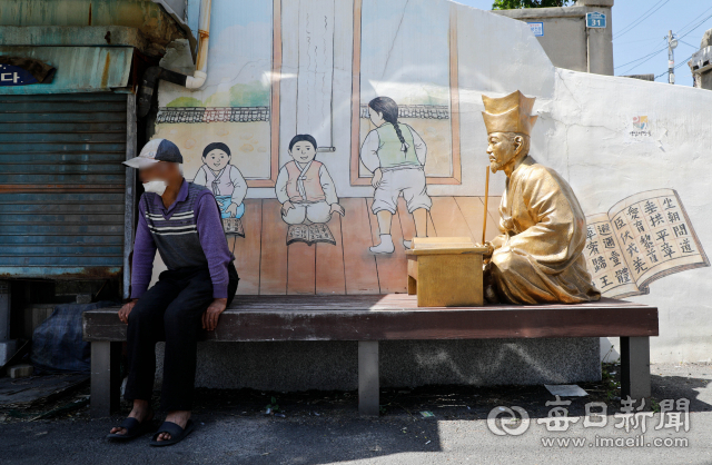 9일 대구시 북구 산격1동 산중턱에 자리한 서당골 마을. 휴일인데도 인적이 드문 모습이다. 이곳은 거주자가 계속 줄어 토착민만 남아 쇠퇴의 길에 접어들었다. 우태욱 기자 woo@imaeil.com