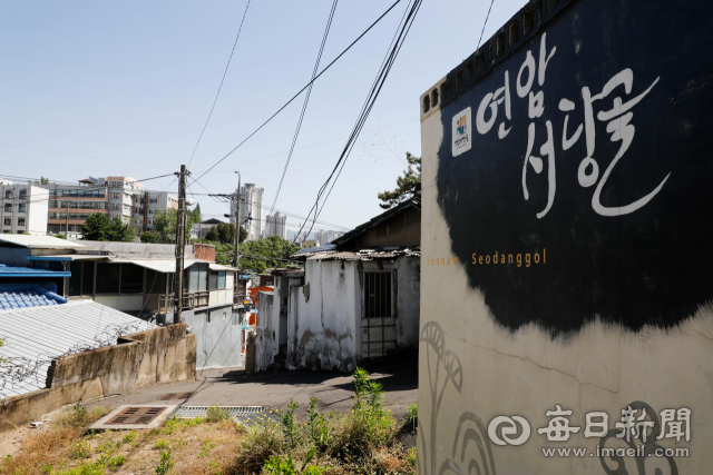 9일 대구시 북구 산격1동 산중턱에 자리한 서당골 마을. 휴일인데도 인적이 드문 모습이다. 이곳은 거주자가 계속 줄어 토착민만 남아 쇠퇴의 길에 접어들었다. 우태욱 기자 woo@imaeil.com