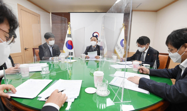 홍남기 경제부총리 겸 기획재정부 장관이 12일 서울 광화문 정부서울청사에서 