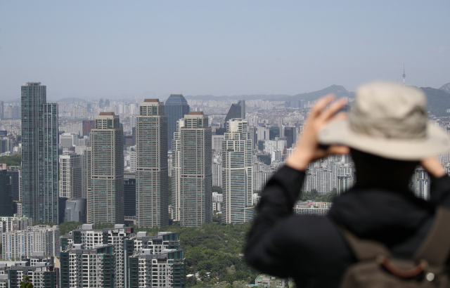 사진은 서울 강남구 대모산 전망대에서 바라본 강남 아파트 일대. 연합뉴스