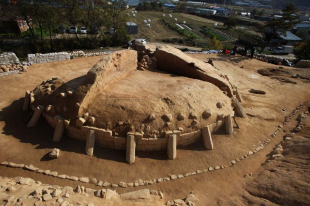 경주시 천북면 신당리 왕릉급 고분 전경. 출처: 문화재청