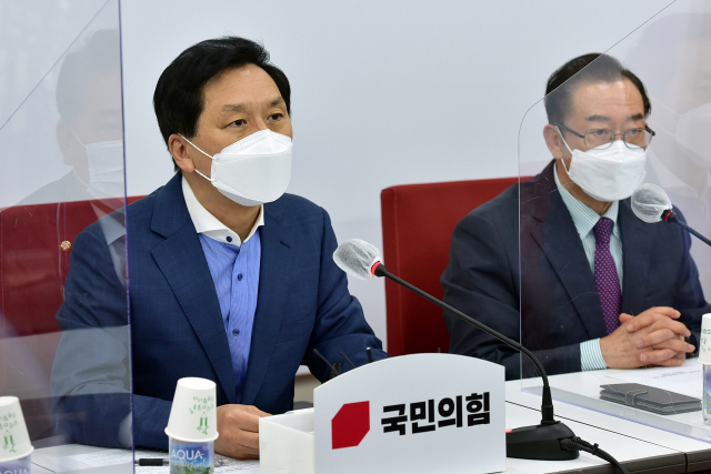 26일 오전 국회에서 열린 국민의힘 백신협력 방미대표단 결과 보고 기자회견에서 김기현 당 대표 권한대행 겸 원내대표가 발언을 하고 있다. 연합뉴스