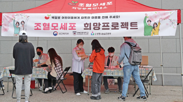 경북전문대 학생들이 조혈모세포 희망 프로젝트에 참여하고 있다. 경북전문대 제공