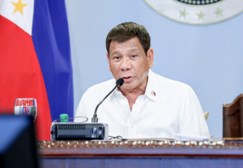 필리핀의 로드리고 두테르테 대통령이 지난달 31일 기자회견을 통해 수도 마닐라와 인근 지역의 봉쇄조치를 이달 15일까지 연장한다고 밝히고 있다. 연합뉴스