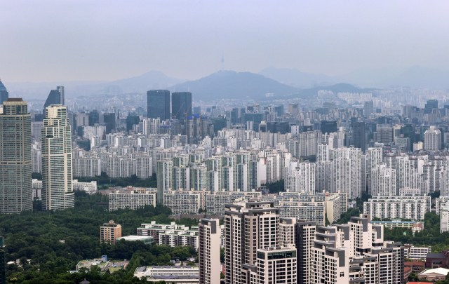 서울 대모산에서 바라본 서울 시내 아파트 모습. 연합뉴스