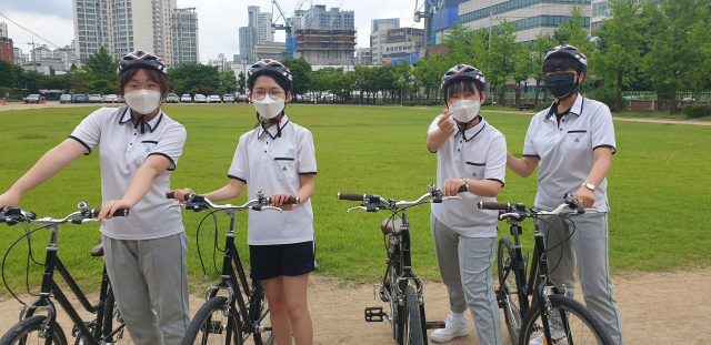 대구여고가 1학년 체육 수업 때 자전거 타기를 진행하는 건 환경교육이자 여학생 체육 활성화 프로그램이다. 대구시교육청 제공