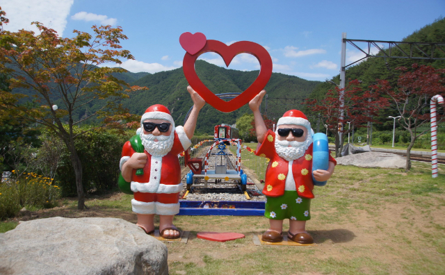 봉화 분천 산타마을. 이곳에서 한여름 산타마을 축제가 열린다. 봉화군 제공