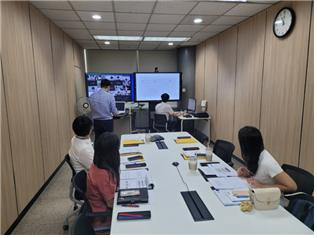 스타기업 9기 히어로 양성사업 최종합격자를 대상으로 한국장학재단 관계자와 대구테크노파크 관계자들이 주요 안내사항 전달 등 비대면 화상회의로 오리엔테이션을 시행하고 있다. 대구TP 제공