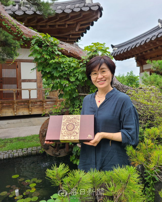 강미혜 안동생강연구소 대표가 전통종가음식점 예미정 별채에서 자신이 개발한 