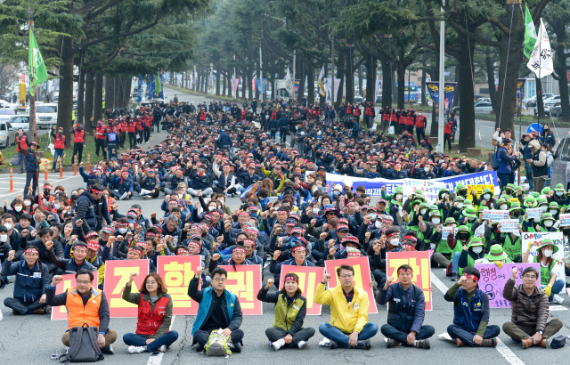 민주노총 측의 2015년 4·24 총파업 당시, 민주노총 대구지역본부는 반월당 등에서 2천500명가량의 조합원이 참여한 대규모 결의대회를 벌인 바 있다. 양경수 위원장이 구속됨에 따라 이 같은 대규모 방식의 집회도 유력하게 고려되고 있는 것으로 알려졌다. 매일신문 DB