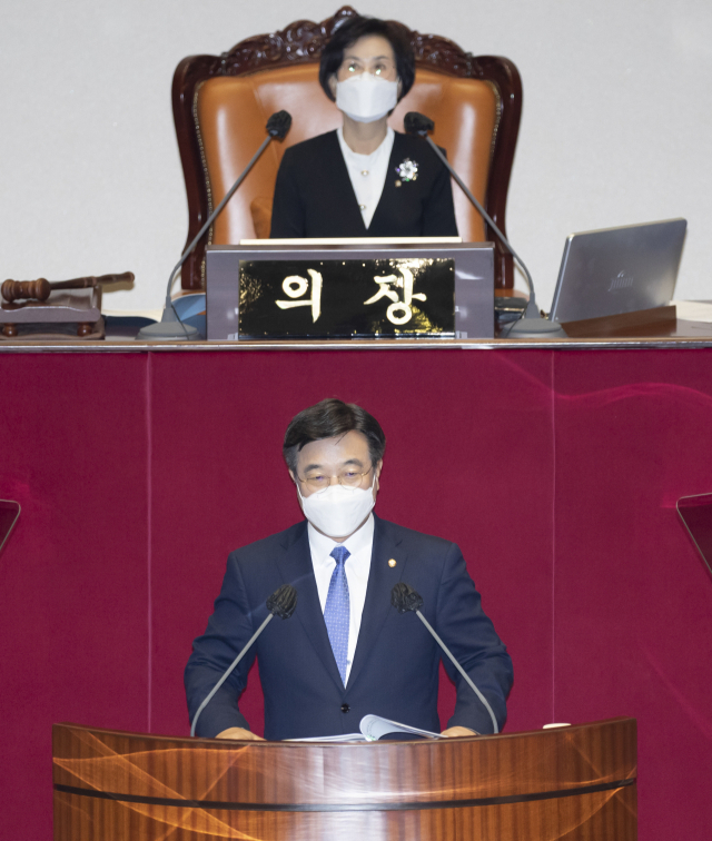 더불어민주당 윤호중 원내대표가 8일 국회에서 열린 본회의에서 교섭단체 대표연설을 하고 있다. 연합뉴스