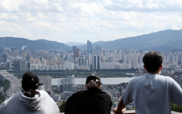 작년 8월 새 임대차법 시행 이후 서울과 수도권을 중심으로 불붙은 전세난이 좀처럼 진정되지 않고 있는 가운데 추석 이후 가을 이사철에 