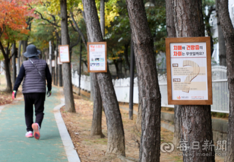 코로나 장기화 속 고립된 노인들…정신건강의학과 찾아 외로움 호소