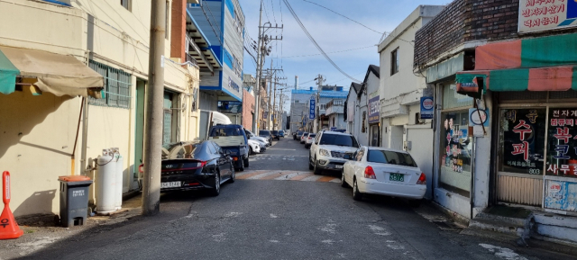 제3산단 골목이 양면주차된 차량들로 혼잡한 모습. 대구시 제공