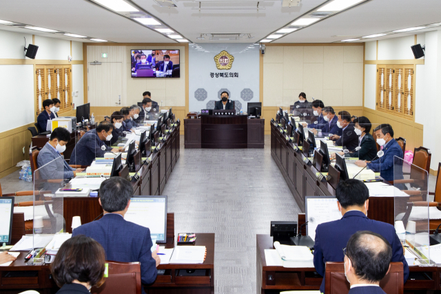 6일 경상북도의회 예산결산특별위원회가 경북도와 경북도교육청이 제출한 내년도 예산안에 대해 심의를 진행하고 있다. 경북도의회 제공