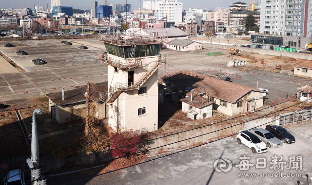 지난 8일 대구 남구 미군기지 캠프워커 반환부지 내 관제탑 모습. 매일신문DB