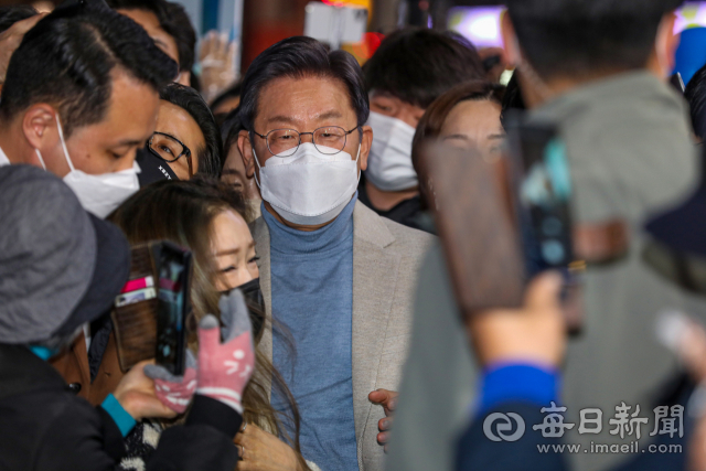 더불어민주당 이재명 대선후보가 10일 오후 대구 중구 동성로를 방문했다. 안성완 기자 asw0727@imaeil.com