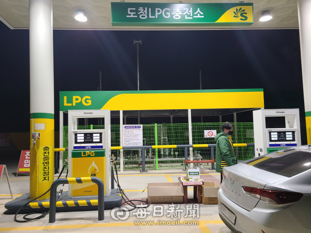 경북도청 신도시 도청대로변에 위치한 가스충전소의 모습. 그동안 신도시 내 LPG 차량 운전자들은 인근에 충전소가 없어 10여 ㎞ 떨어진 예천군과 안동시 도심지 충전소를 찾는 불편함을 겪어야 했다. 김영진 기자