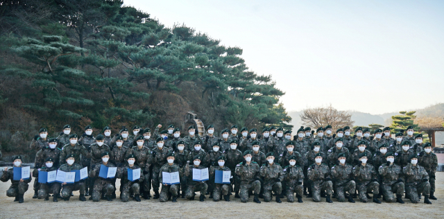 경북전문대 군사학군단이 파이팅을 외치고 있다. 경북전문대 제공