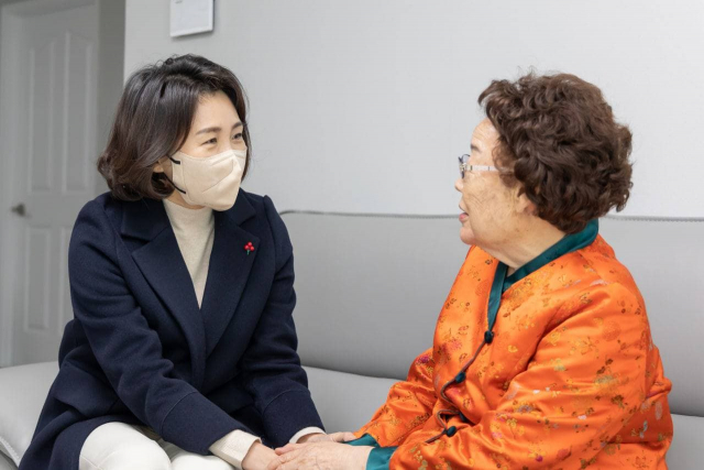 이재명 더불어민주당 대선 후보의 아내 김혜경 씨가 지난 29일 대구에서 일본군 