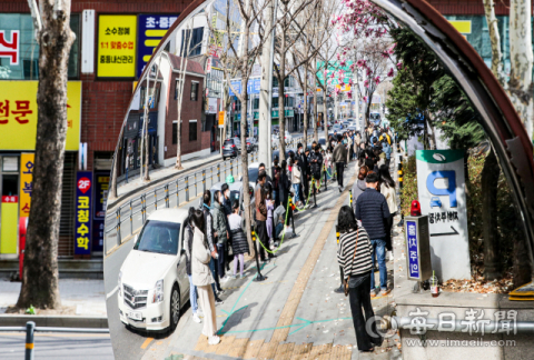 정점 지난 오미크론 대유행…거리두기 확 풀릴까?