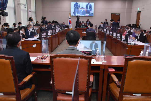 14일 오후 서울 여의도 국회에서 법제사법위원회 전체 회의가 열리고 있다. 자료사진 연합뉴스