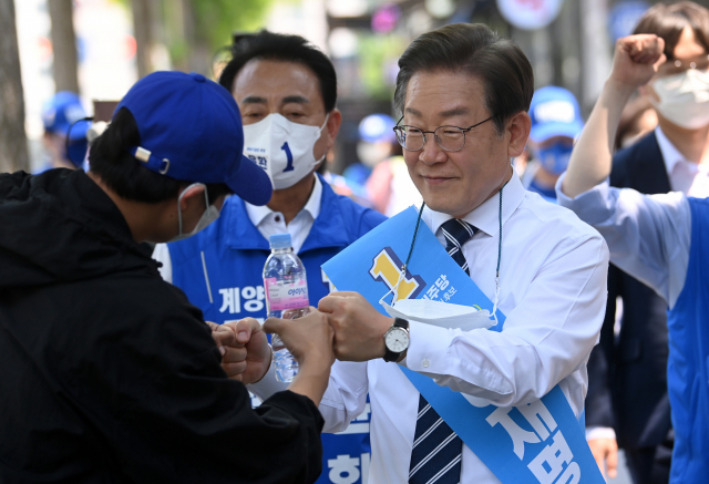 인천 계양을 국회의원 후보인 더불어민주당 이재명 총괄선대위원장이 20일 인천광역시 계양구 귤현동 일대를 돌며 유세를 하고 있다. 연합뉴스