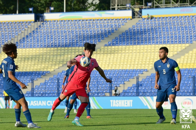 8일 우즈베키스탄 타슈켄트의 파흐타코르 경기장에서 열린 2022 아시아축구연맹 23세 이하(U-23) 아시안컵 8강. 슈팅하는 고재현. 대한축구협회 제공