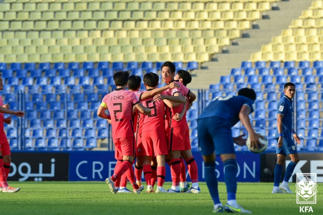 8일 우즈베키스탄 타슈켄트의 파흐타코르 경기장에서 열린 2022 아시아축구연맹 23세 이하(U-23) 아시안컵 8강. 결승골을 넣고 좋아하는 태극전사들 대한축구협회 제공