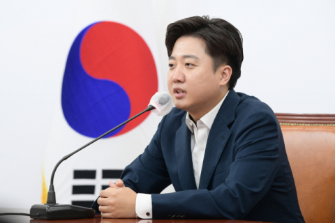 이준석 “尹은 ‘보수의 노무현’… 겪어보지 못한 대통령”