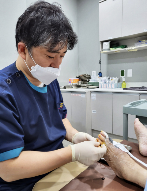 [더본연합정형외과] 당뇨족부궤양, 고압산소치료로 치료 기간 단축…절단술 횟수·범위 줄여