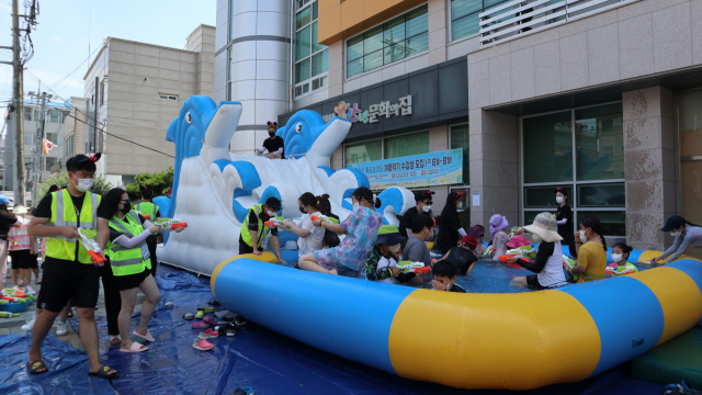 대구청소년지원재단 청소년문화의집이 물총 축제를 진행했다. 대구청소년문화의집 제공