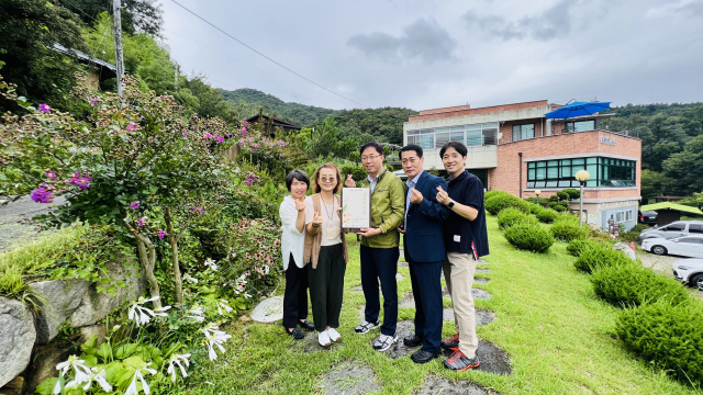 경북 구미시는 24일 선산읍 일원에서 구미시 제1호 민간정원 현판식을 개최했다. 구미시 제공