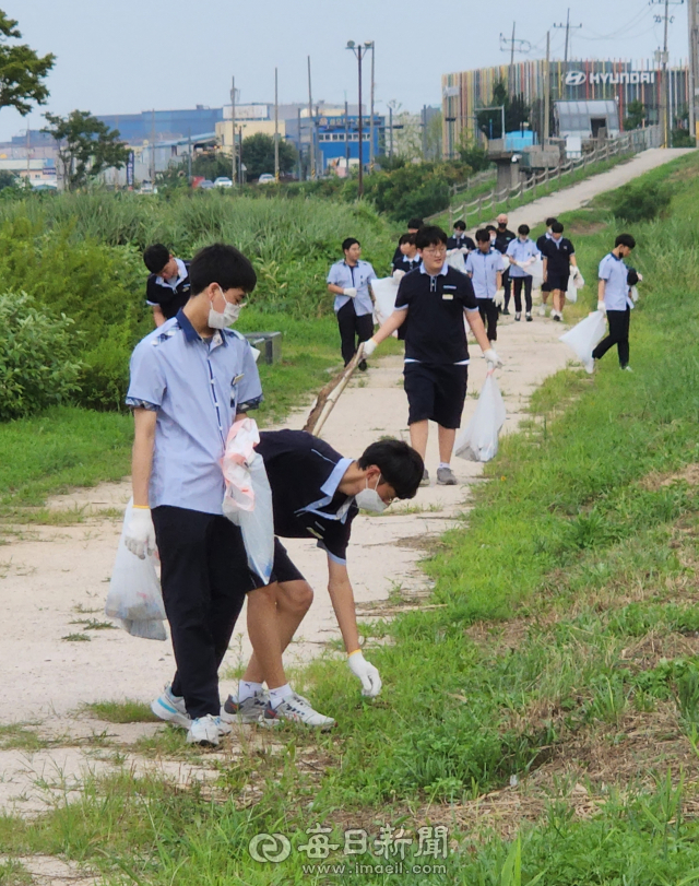 지난 19일 경북 포항시 형산강변에서 진행된 