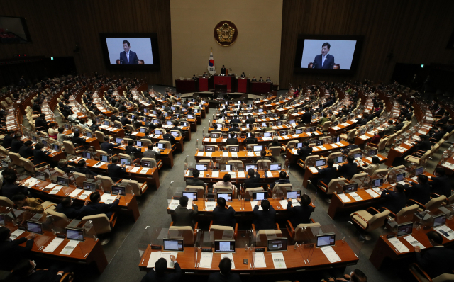 김진표 국회의장이 1일 서울 여의도 국회 본회의장에서 열린 제400회 국회(정기회) 개회식에서 개회사를 하고 있다. 연합뉴스